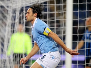 Stefano Mauri fires Lazio up to third