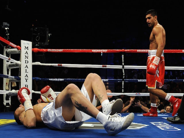 WBA super lightweight champion Amir Khan of England (R) looks at Marcos Maidana of Argentina on December 11, 2010
