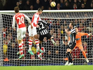 Half-Time Report: Giroud scores to give Arsenal lead