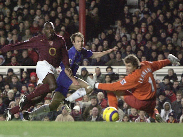 Arjen Robben of Chelsea slides the ball into the goal as Jens Lehmann and Sol Campbell of Arsenal can only look on during the Barclays Premiership match on December 18, 2005