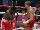 Hollywood actor Mickey Rourke (R), 62, fights with US professional Elliot Seymour, 29, in Moscow on November 28, 2014