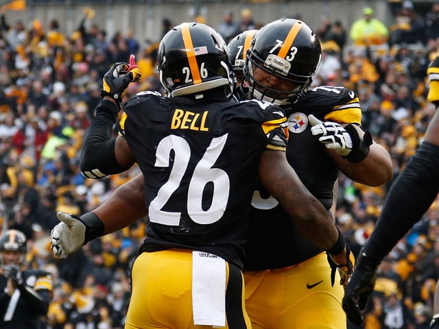 Le'Veon Bell #26 celebrates his touchdown with Ramon Foster #73 of the Pittsburgh Steelers during the second quarter against the Kansas City Chiefs at Heinz Field on December 21, 2014