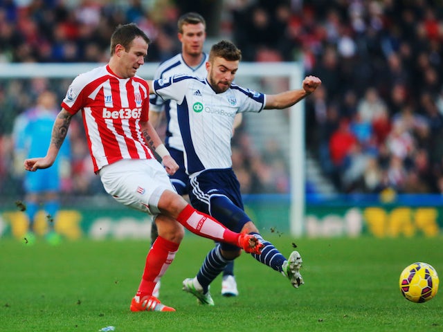 Glenn Whelan of Stoke City and James Morrison of West Bromwich Albion battle for the ball during the Barclays Premier League match on December 28, 2014