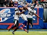 Rueben Randle #82 of the New York Giants makes a catch in the first quarter as Nolan Carroll #23 and Nate Allen #29 of the Philadelphia Eagles defend during a game at MetLife Stadium on December 28, 2014