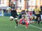 Tom Varndell of Wasps breaks clear of Billy Twelvetrees during the Aviva Premiership match between Gloucester and Wasps at Kingsholm Stadium on December 28, 2014