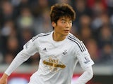 Ki Sung-Yueng in action for Swansea on November 29, 2014