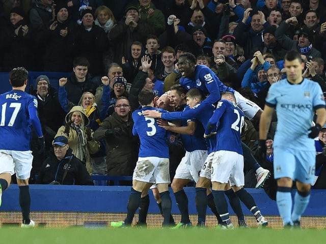 Everton players celebrate after Everton's Scottish striker Steven Naismith scores their equalising goal during the English Premier League football match between Everton and Manchester City at Goodison Park in Liverpool, north west England on January 10, 2
