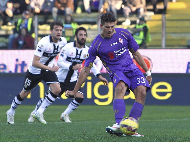 Mario Gomez of ACF Fiorentina misses a penalty during the Serie A match between Parma FC and ACF Fiorentina at Stadio Ennio Tardini on January 6, 2015 