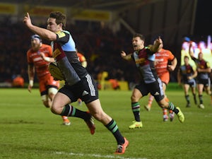 Tim Swiel of Harlequins scores a try during the Aviva Premiership match between Harlequins and Leicester Tigers at the Twickenham Stoop on January 10, 2015