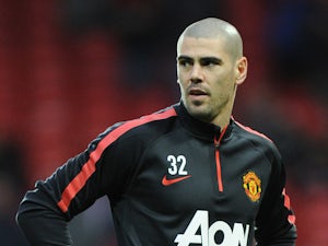 Chelsea to sign United keeper Valdes?