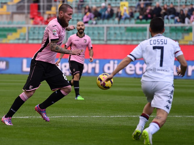 Michel Morganella of Palermo scores the opening goal during the Serie A match between US Citta di Palermo and Cagliari Calcio at Stadio Renzo Barbera on January 6, 2015