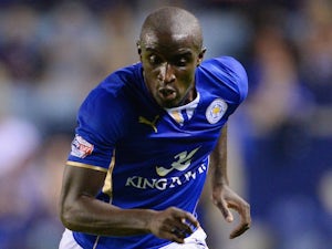 Ex-Leicester defender extends Crewe deal