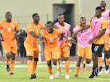 Ivory Coast's midfielder Max-Alain Gradel is congratulated by teammates after scoring a goal during the 2015 African Cup of Nations group D football match between Ivory Coast and Mali in Malabo on January 24, 2015