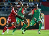 Congo's forward Thierry Bifouma (L) challenges Burkina Faso's defender Steeve Yago and Burkina Faso's defender Mohamed Koffi (R) during the 2015 African Cup of Nations match on January 25, 2015