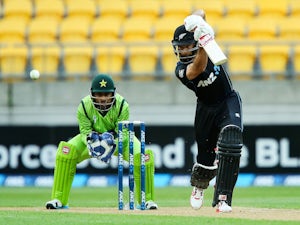 New Zealand ease past Pakistan in first ODI