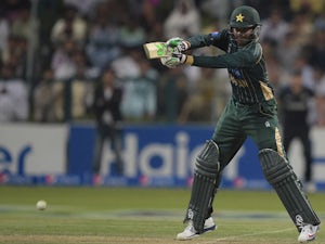 Waqar demands better Pakistan batting display 