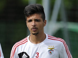 Bolton sign teenager from Benfica