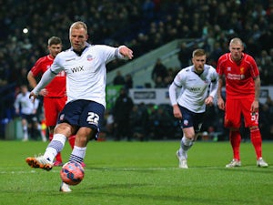Eidur Gudjohnsen signs for Chinese side