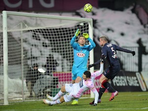 Bordeaux edge out Evian to move sixth