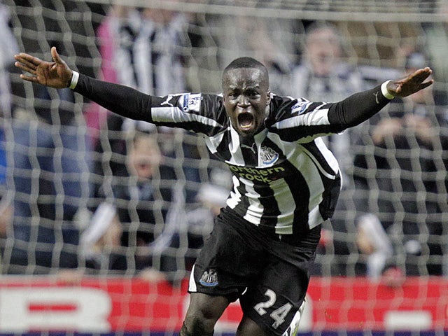 Newcastle United's Ivorian midfielder Cheik Tiote celebrates scoring their equalizing goal during the English Premier League football match between Newcastle United and Arsenal at St James' Park, Newcastle-Upon-Tyne, north-east England on February 5, 2011