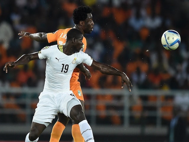 Ivory Coast's forward Wilfried Bony (back) challenges Ghana's defender Jonathan Mensah during the 2015 African Cup of Nations final football match on February 8, 2015