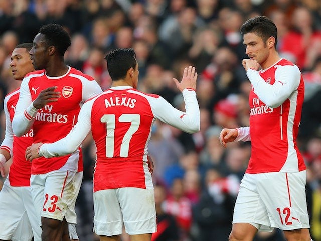 Alexis Sanchez congratulates Olivier Giroud after the Frenchman scores Arsenal's opener on February 15, 2014