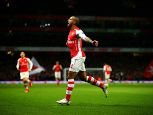 Arsenal hold off Leicester comeback