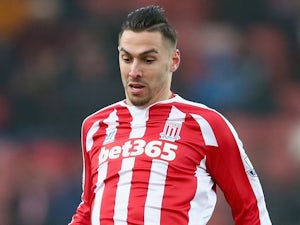 Cameron signs new Stoke contract