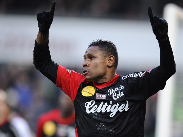 Guingamp's French forward Christophe Mandanne celebrates after scoring during the French L1 football match Metz against Guingamp at Saint Symphorien stadium on February 15, 2015