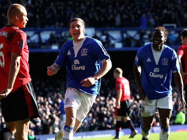 Dan Gosling of Everton celebrates scoring his teams second goal with Louis Saha during the Barclays Premier League match against Manchester United on February 19, 2015