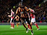 Hull striker Dame N' Doye (l) celebrates after scoring the first goal during the Barclays Premier League match against Sunderland on March 3, 2015