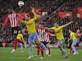 Southampton's Dutch midfielder Eljero Elia (L) flicks the ball on during the English Premier League football match against Crystal Palace on March 3, 2015