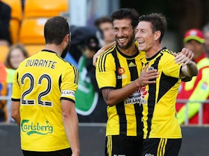 Two late goals see Wellington go top