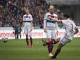 Bayern Munich's Spanish midfielder Xabi Alonso (R) scores from a free kick during the German first division Bundesliga football match against Hanover 96 on March 7, 2015