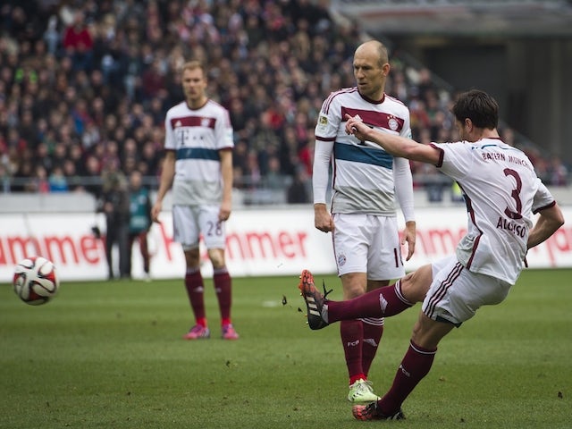 Bayern Munich's Spanish midfielder Xabi Alonso (R) scores from a free kick during the German first division Bundesliga football match against Hanover 96 on March 7, 2015