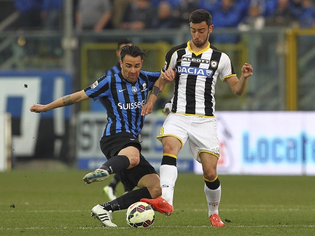 Luca Cigarini of Atalanta BC competes for the ball with Bruno Borges Fernandes of Udinese Calcio during the Serie A match between Atalanta BC and Udinese Calcio at Stadio Atleti Azzurri d'Italia on March 15, 2015