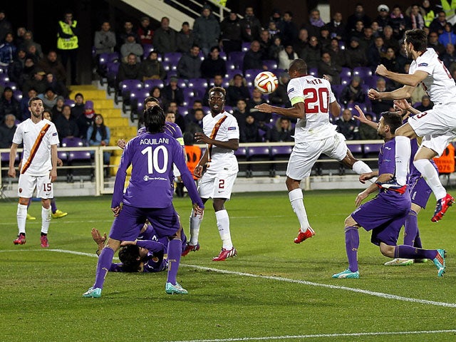 Seydou Keita #20 of AS Roma scores a goal during the UEFA Europa League Round of 16 match between ACF Fiorentina and AS Roma on March 12, 2015