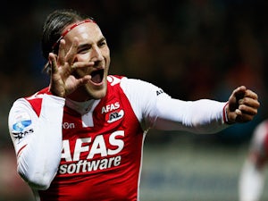 AZ strike late to gain Eredivisie win