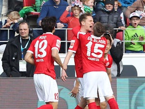 Mainz' defender Niko Bungert celebrates with teammates scoring during the German first division Bundesliga football match FSV Mainz 05 vs VfL Wolfsburg in Mainz, central Germany, on March 22, 2015