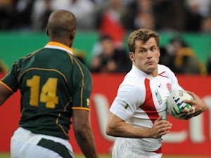 England's winger Mark Cueto challenges South Africa's winger JP Pietersen during the rugby union World Cup final match England vs. South Africa, 20 October 2007