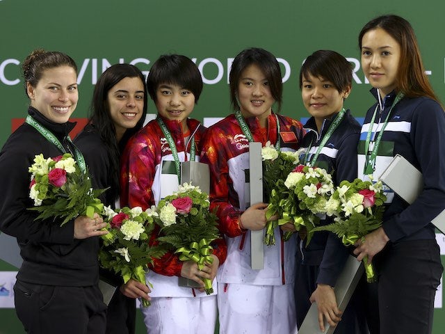 Meaghan Benfeito, Roseline Filion, Huixia Liu, Ruolion Chen, Jun Hoong and Cheong Mun Yee Leong pose with their medals after the women's 10m synchro on March 19, 2015