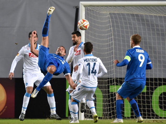 Dinamo Moscow's forward from Germany Kevin Kuranyi (2ndL) kicks the ball during the UEFA Europa League round of 16 second leg football match between FC Dinamo Moskva and SSC Napoli in Khimki outside Moscow on March 19, 2015