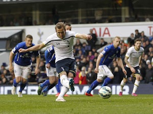 Kane hat-trick leads Spurs to win