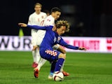 Norway's forward Martin Linnes (L) vies with Croatia's midfielder Luka Modric during the Euro 2016 qualifying football match between Croatia and Norway on March 28, 2015