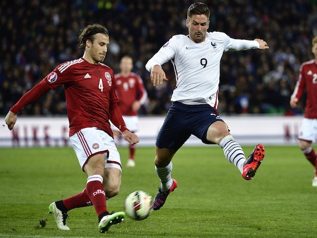 French forward Olivier Giroud (R) vies with Denmark's defender Eric Sviatchenko (L) during the friendly football match France vs Denmark, on March 29, 2015