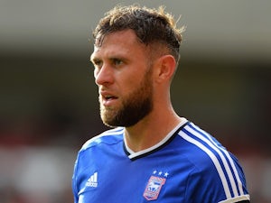 Daryl Murphy signs new Ipswich contract