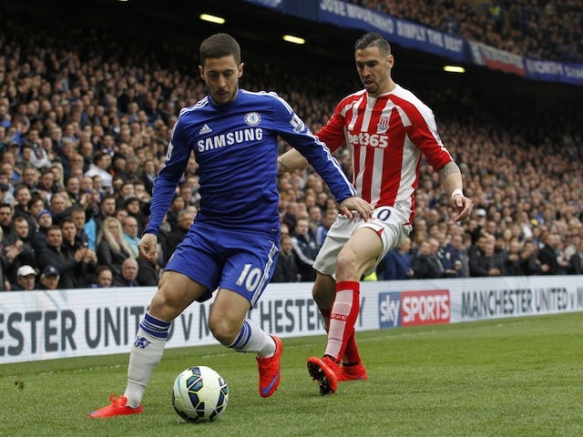 Stoke City's US defender Geoff Cameron (R) challenges Chelsea's Belgian midfielder Eden Hazard (L) during the English Premier League football match between Chelsea and Stoke City at Stamford Bridge in London on April 4, 2015