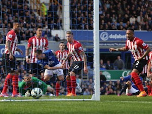 Half-Time Report: Jagielka heads Everton in front