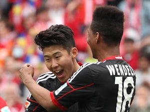 Leverkusen survive Mainz fightback