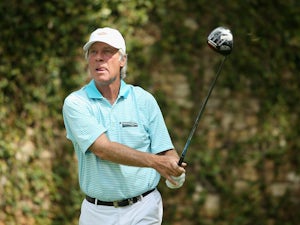Crenshaw fills in for Palmer at Masters